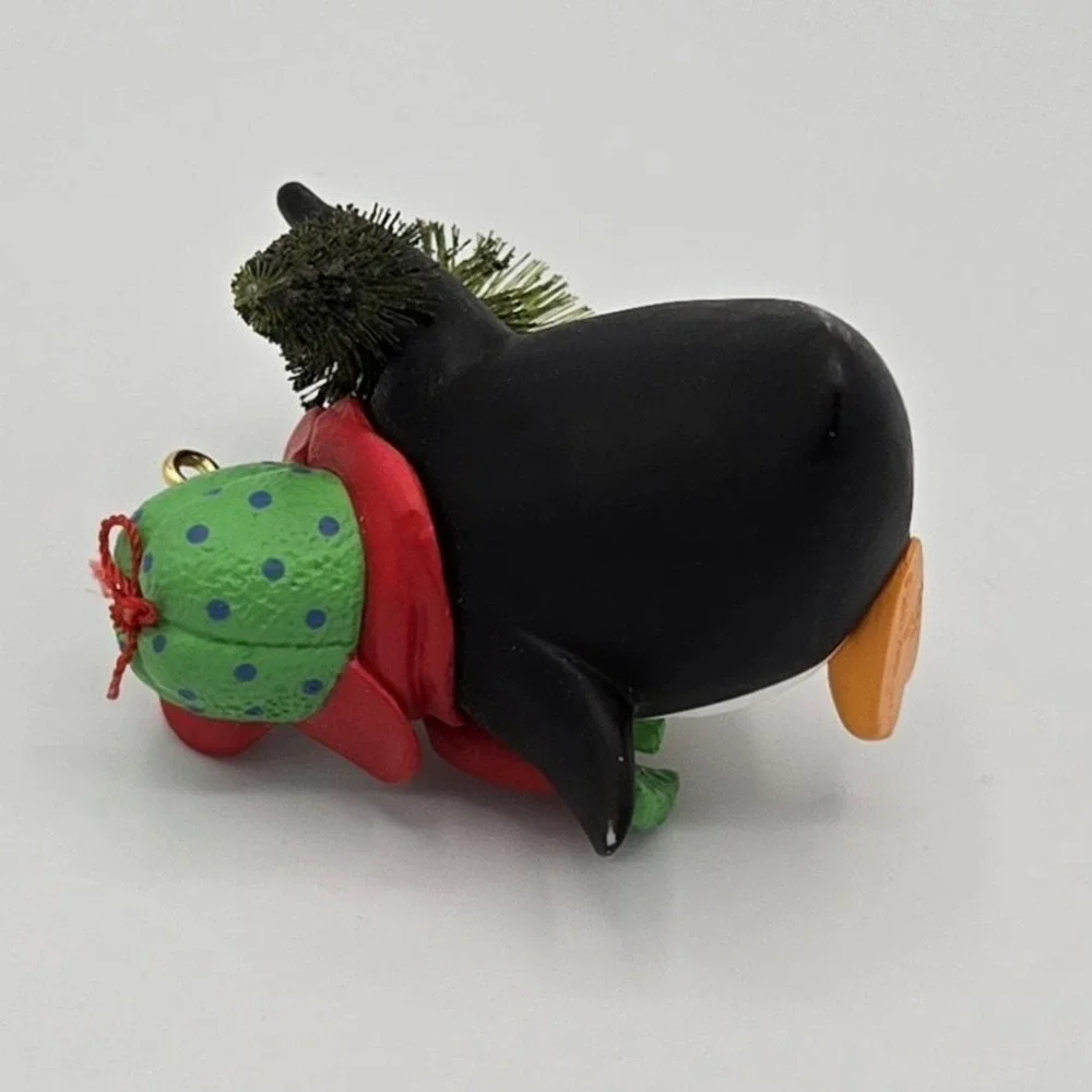 Hallmark Keepsake Dad Ornament Penguin‎ With Christmas Tree 2003 Vintage Scarf